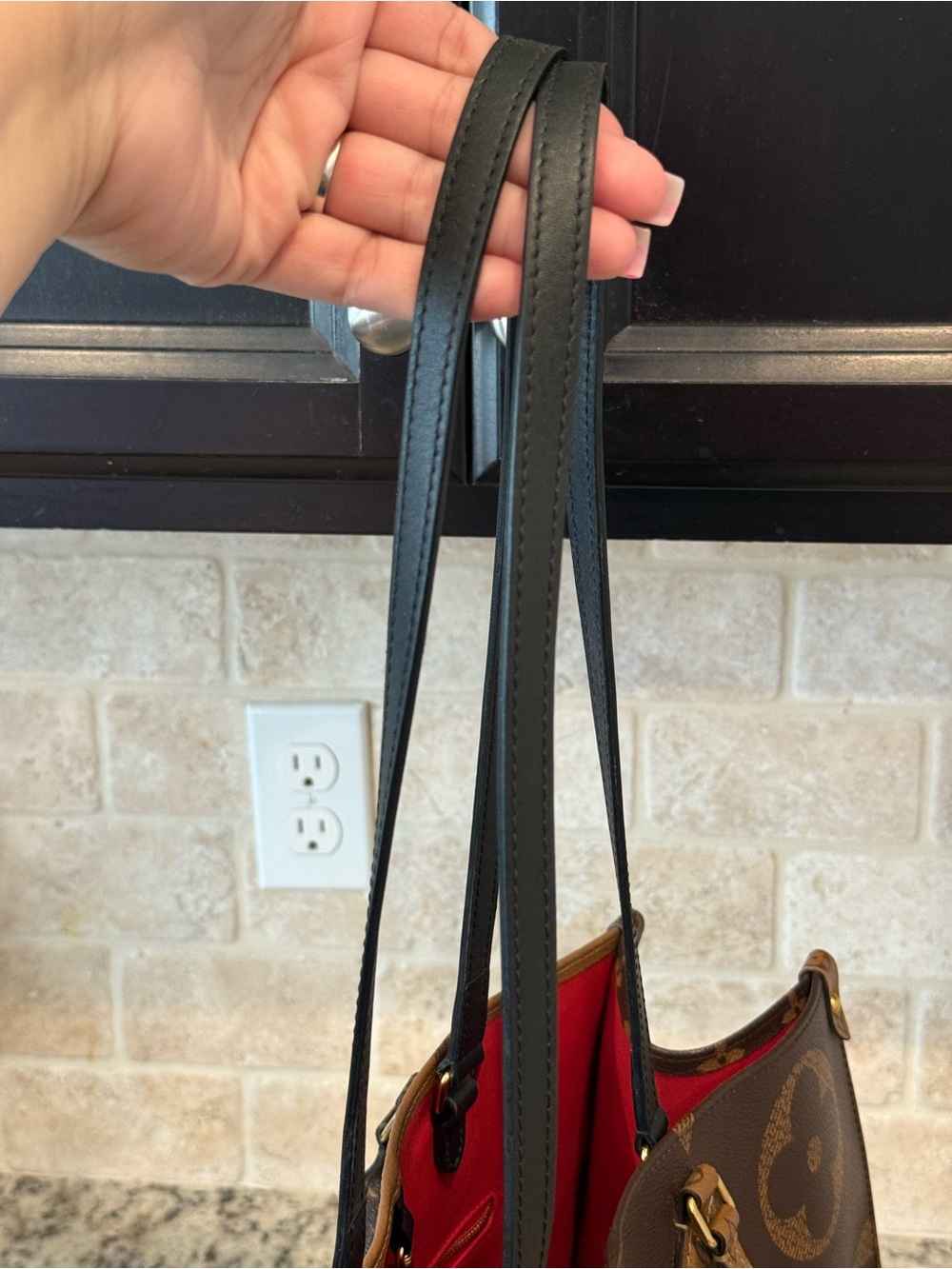 Louis Vuitton Monogram Giant Onthego Tote in Brown with Red Interior - Picture 11 of 16